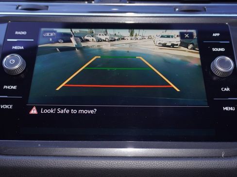 Used 2022 Volkswagen Tiguan SE image 17