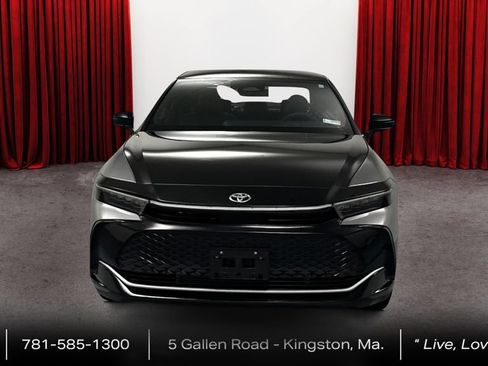 New 2025 Toyota Crown Platinum AWD/4WD image 2