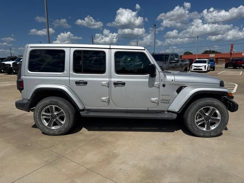 Used 2022 Jeep Wrangler Unlimited Sahara w/ Cold Weather Group AWD/4WD image 8