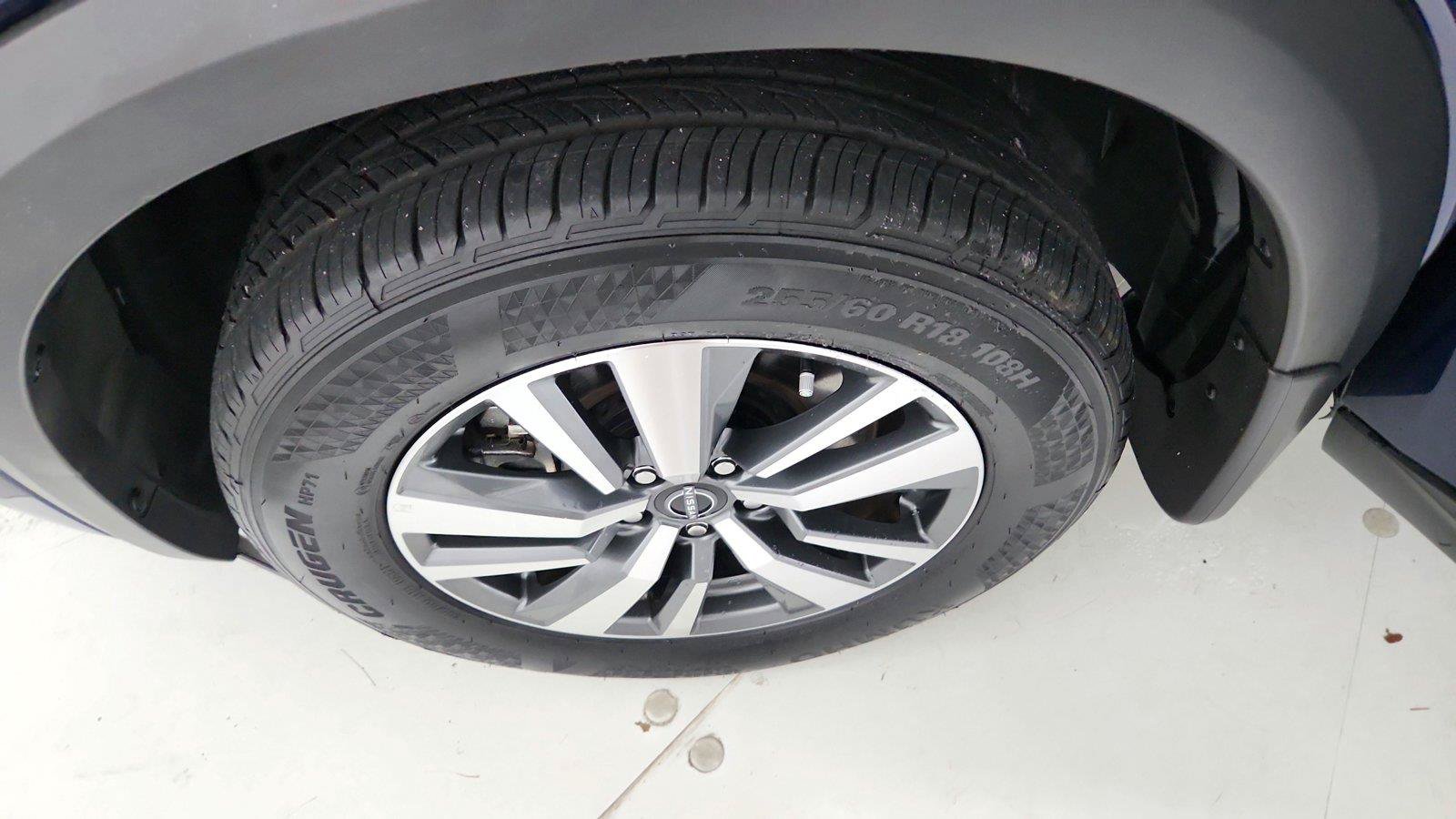 Used 2025 Nissan Pathfinder SL AWD/4WD image 38