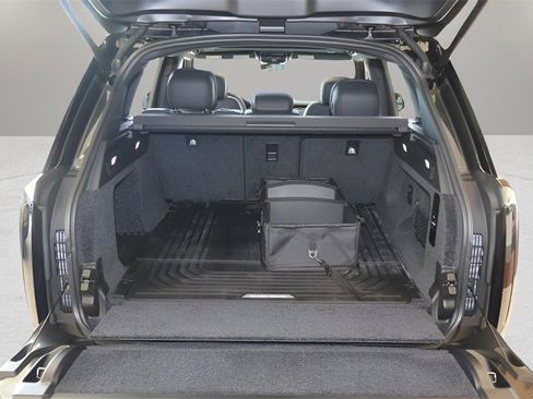 New 2025 Land Rover Range Rover SE image 13