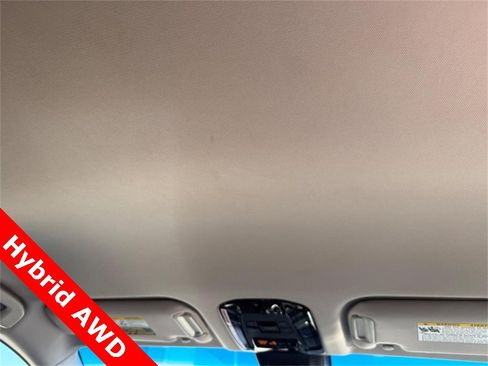 Used 2021 Toyota Venza LE w/ Carpet Mat Package (TMS) image 15