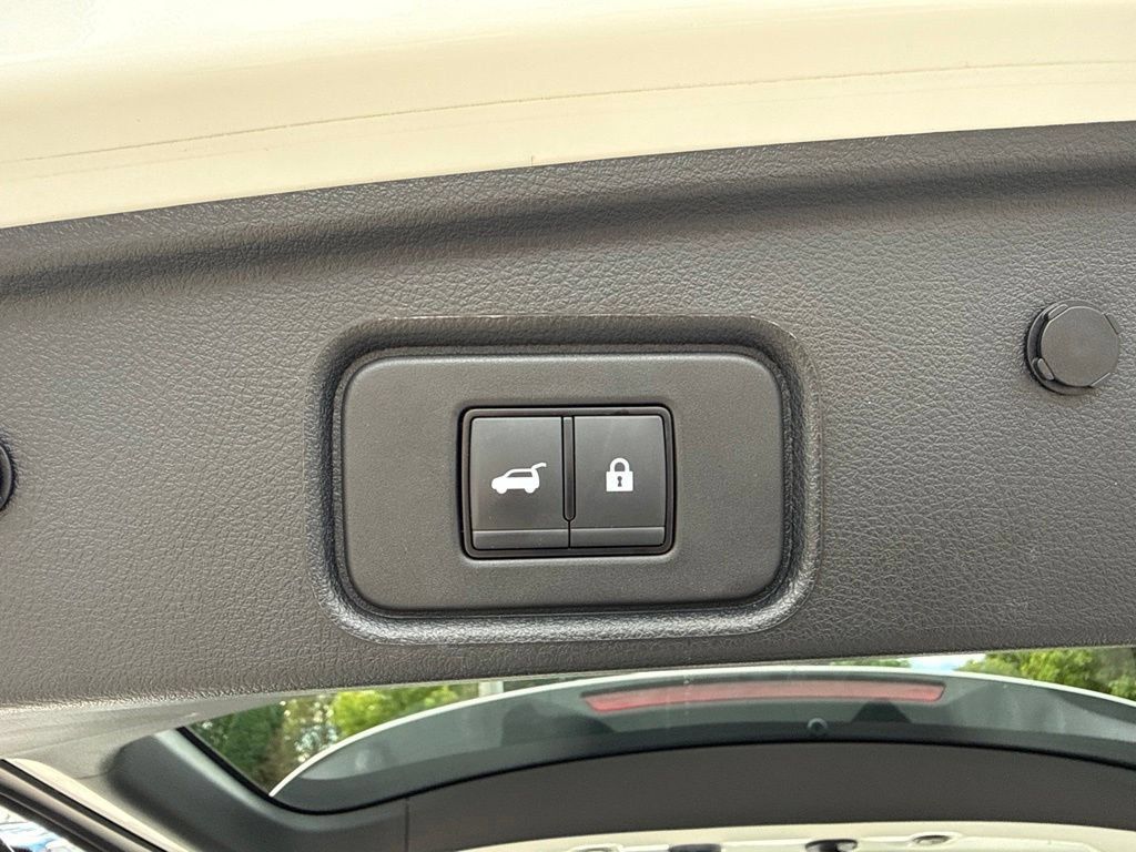Used 2024 Nissan Pathfinder Platinum w/ Cargo Package AWD/4WD image 17