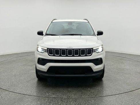 Used 2025 Jeep Compass Latitude AWD/4WD image 2