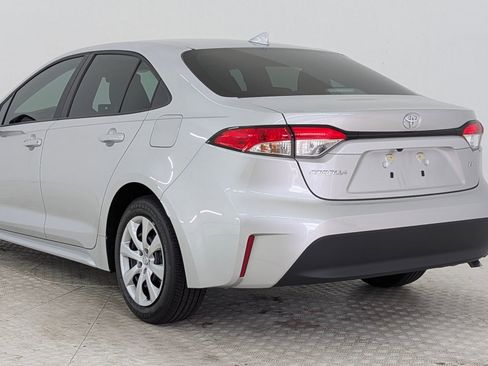 Used 2025 Toyota Corolla LE image 3