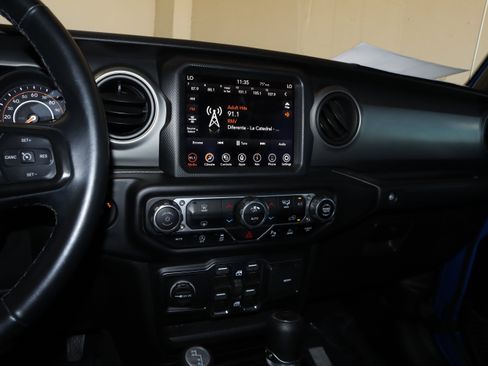 Used 2021 Jeep Gladiator Sport AWD/4WD image 27