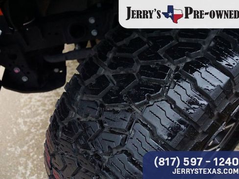 Used 2025 Jeep Gladiator Rubicon w/ Convenience Group AWD/4WD image 8