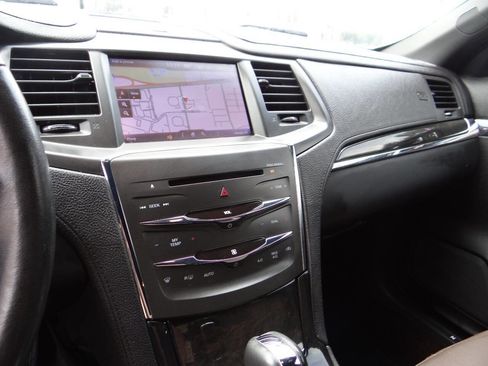 Used 2013 Lincoln MKS AWD image 16