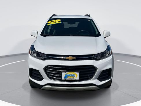 Used 2022 Chevrolet Trax LT w/ LT Convenience Package AWD/4WD image 2