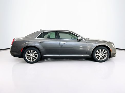 Used 2018 Chrysler 300 Limited AWD/4WD image 10