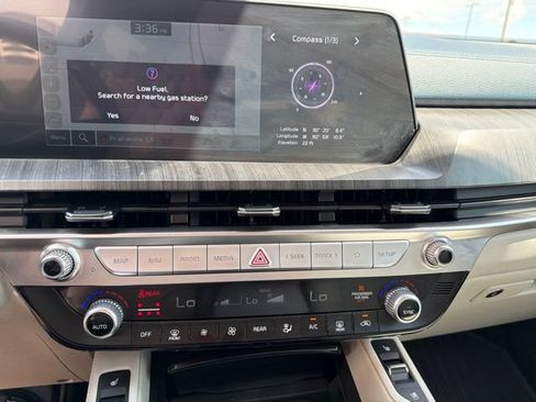 Used 2025 Kia Telluride EX w/ EX Captain's Chair Package FWD image 23