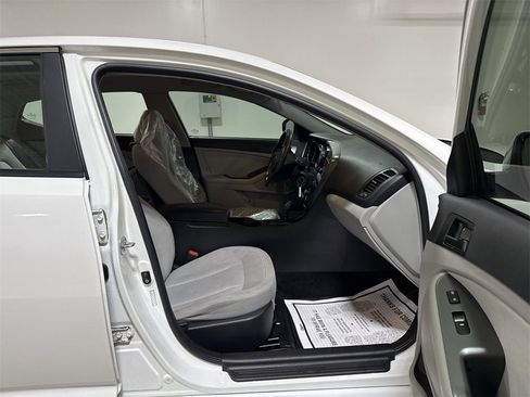 Used 2011 Kia Optima LX w/ Convenience Pkg image 20