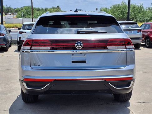 Used 2024 Volkswagen Atlas Cross Sport SE FWD image 7