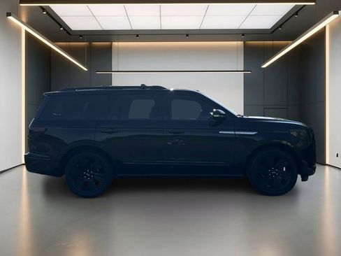 Used 2019 Lincoln Navigator Reserve AWD/4WD image 5