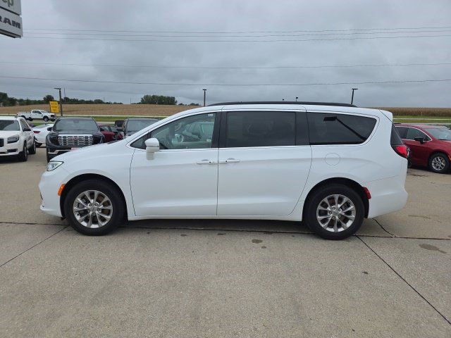 Certified 2022 Chrysler Pacifica Touring-L AWD/4WD image 5