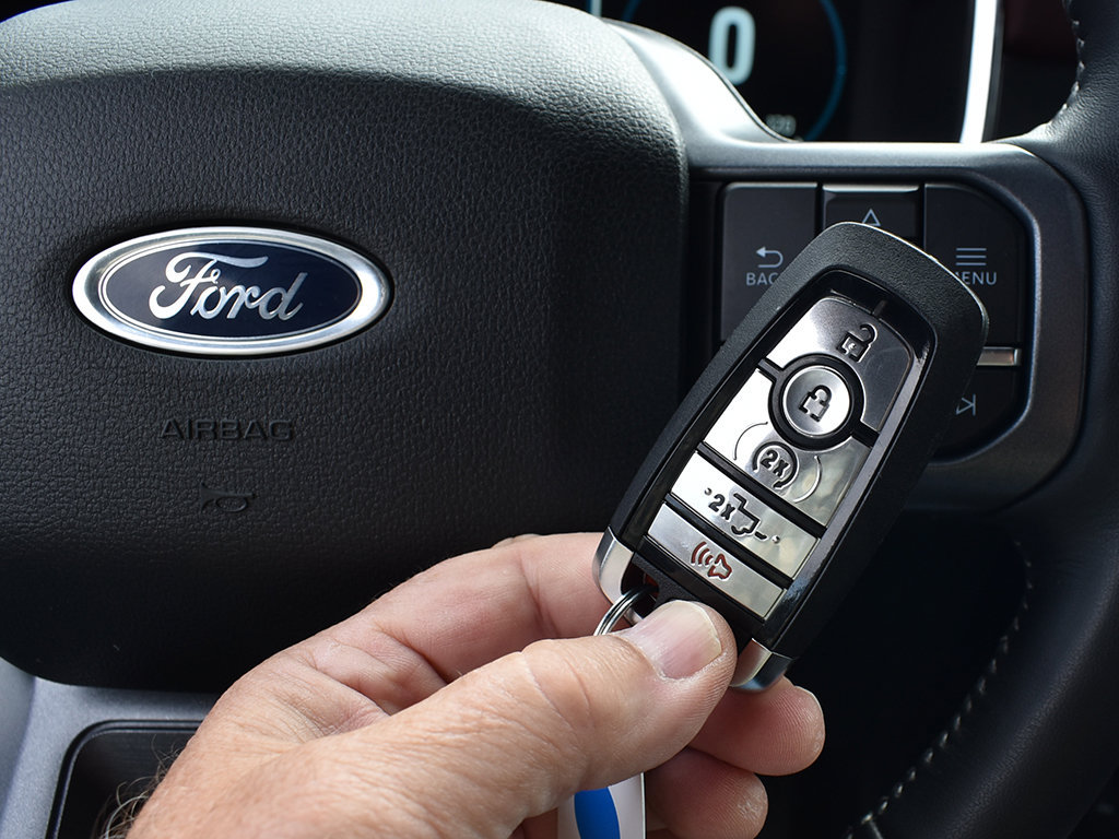Used 2023 Ford F150 Lariat AWD/4WD image 12