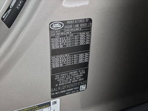 Certified 2025 Land Rover Discovery S AWD/4WD image 29