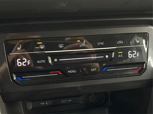 Used 2022 Volkswagen Tiguan SE image 37