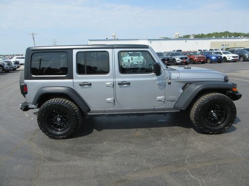 Used 2018 Jeep Wrangler Unlimited Sport S AWD/4WD image 2