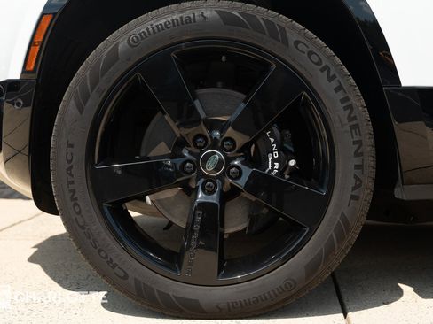 Used 2023 Land Rover Defender 110 V8 image 12