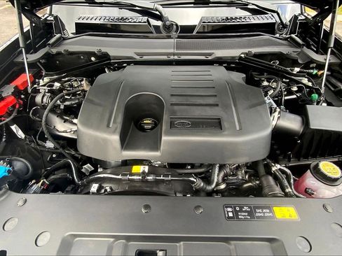 Used 2025 Land Rover Defender 110 S image 29