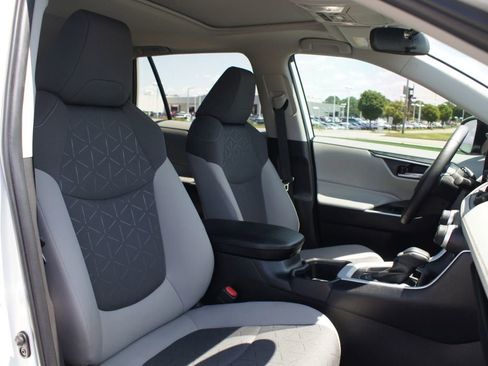 Used 2025 Toyota RAV4 XLE w/ Convenience Package FWD image 23