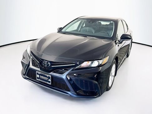 Used 2023 Toyota Camry SE FWD image 3