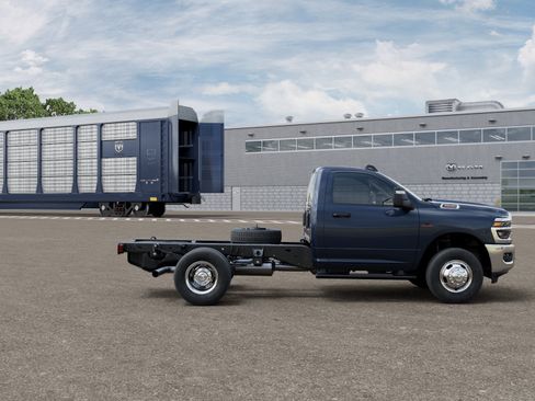 New 2026 RAM 3500 Tradesman w/ Chrome Appearance Group A AWD/4WD image 47