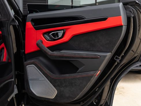 Used 2024 Lamborghini Urus S AWD/4WD image 40