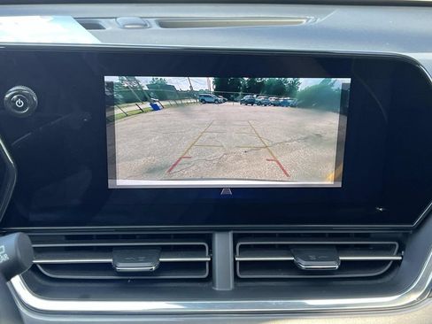 Used 2024 Chevrolet Trax ACTIV w/ Sunroof Package FWD image 18