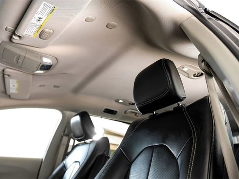 Used 2020 Chrysler Voyager Lxi image 31