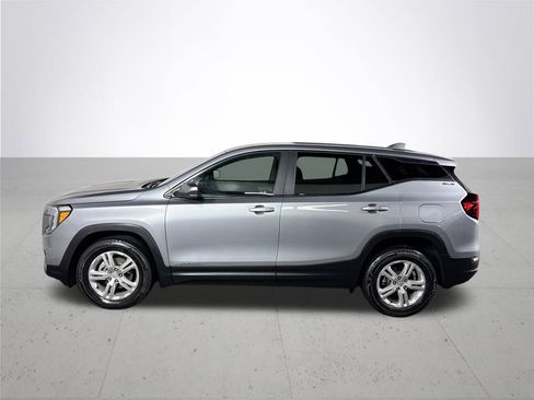 Used 2024 GMC Terrain SLE image 9