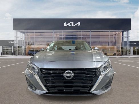 Used 2023 Nissan Altima 2.5 SV image 3