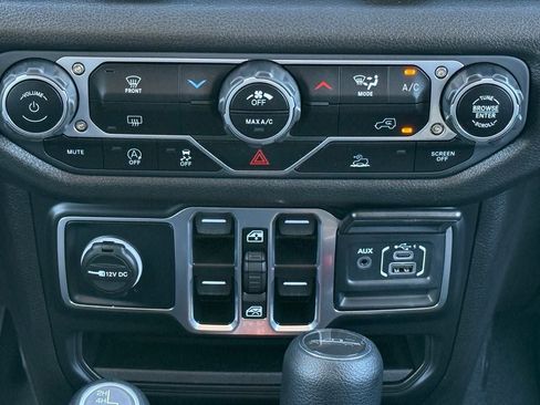 Used 2025 Jeep Gladiator Sport AWD/4WD image 25