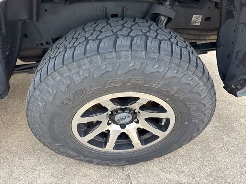 Used 2017 Toyota Tacoma SR image 6