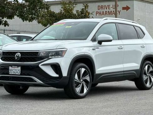 Used 2024 Volkswagen Taos SE AWD/4WD image 8