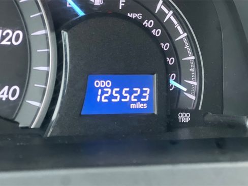 Used 2013 Toyota Camry LE image 26