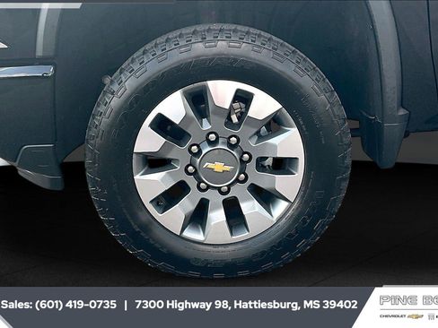 Used 2026 Chevrolet Silverado 2500 Custom w/ Custom Value Package AWD/4WD image 8