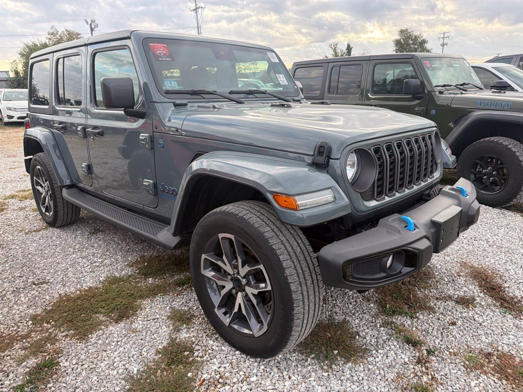 Used 2024 Jeep Wrangler Unlimited w/ Convenience Group AWD/4WD image 4
