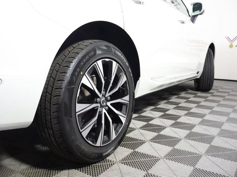Used 2023 Volvo XC60 B5 Plus AWD/4WD image 13
