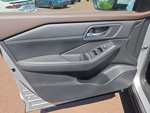 Used 2021 Nissan Rogue SV w/ Premium Package AWD/4WD image 14