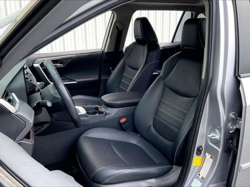 Used 2020 Toyota RAV4 Limited AWD/4WD image 24