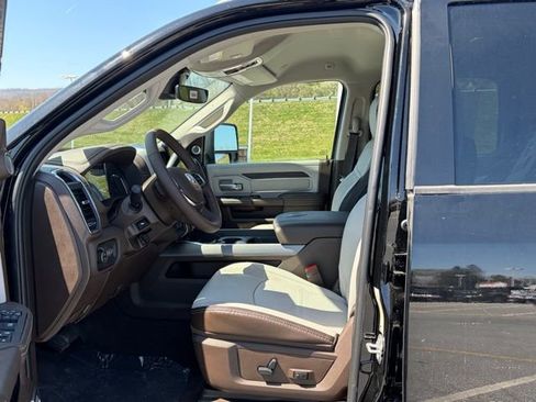 New 2026 RAM 3500 Laramie AWD/4WD image 17