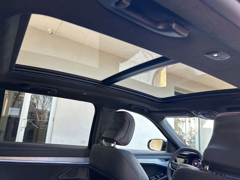 Used 2024 Jeep Wagoneer Launch Edition image 32