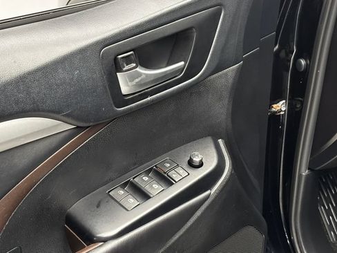 Used 2019 Toyota Highlander XLE w/ Protection Package #3 AWD/4WD image 17