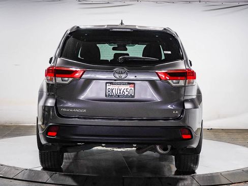 Certified 2019 Toyota Highlander Plus FWD image 6