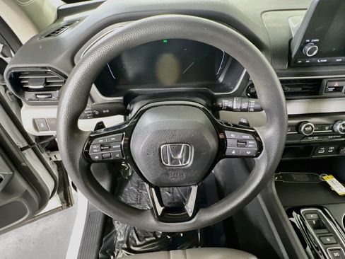 Used 2023 Honda Pilot LX image 11