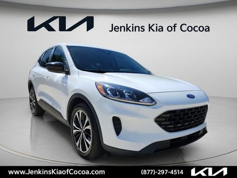 Used 2022 Ford Escape SE w/ SE Sport Appearance Package FWD image 2