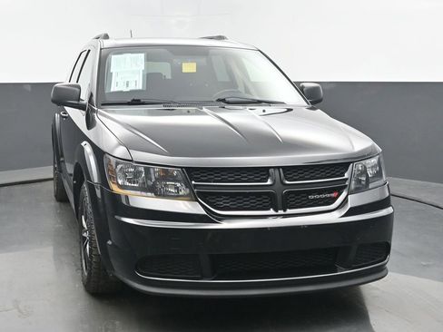 Used 2017 Dodge Journey SE w/ Flexible Seating Group image 8
