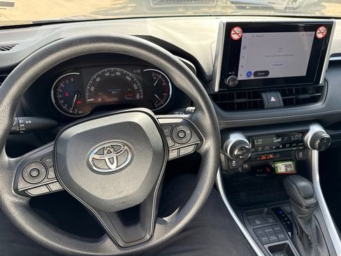 Used 2025 Toyota RAV4 XLE AWD/4WD image 19
